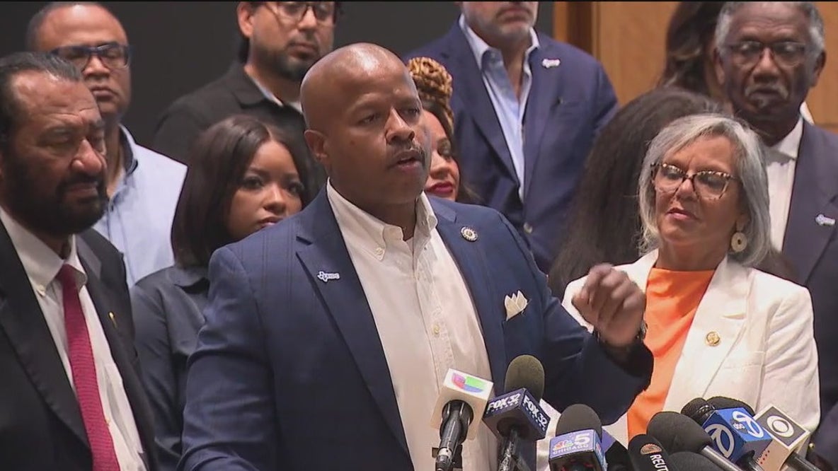 Texas Democrats remain in Illinois after breaking quorum