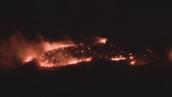 Siphon Fire burning in Superstition Mountains