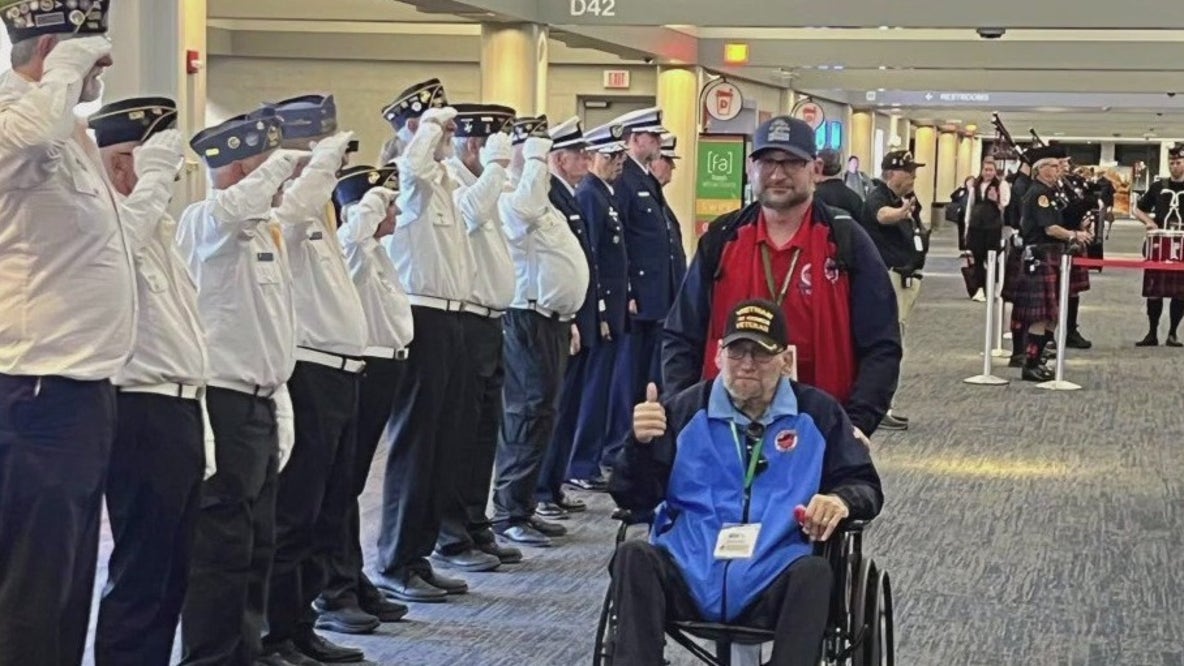 Wisconsin veterans honored with final Stars and Stripes flight of the year