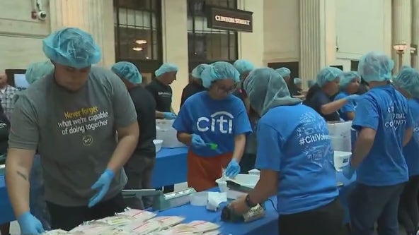 Thousands of Chicagoans give back during National Day of Service at Union Station