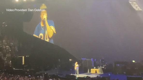 Video: Pearl Jam honors Gaudreau brothers at Philly concert