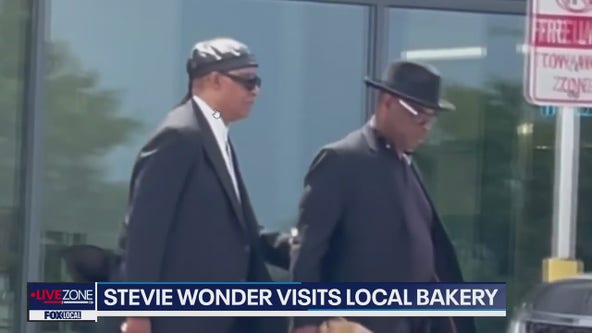Stevie Wonder visits Maryland bakery