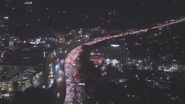 Crash snarls traffic on 405 Freeway