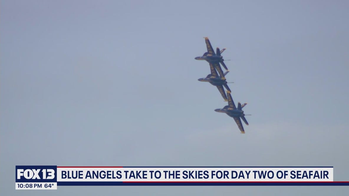 U.S. Navy Blue Angels soar through Seattle for Seafair weekend