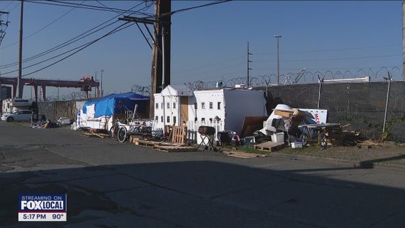 Seattle man builds encampment to resemble White House