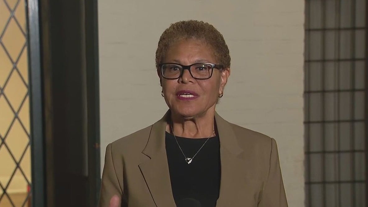 Appeals court extends restraining order on immigration raids