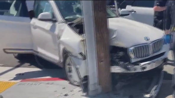 Woman with 2 children carjacked in Alameda, suspects crash in San Francisco