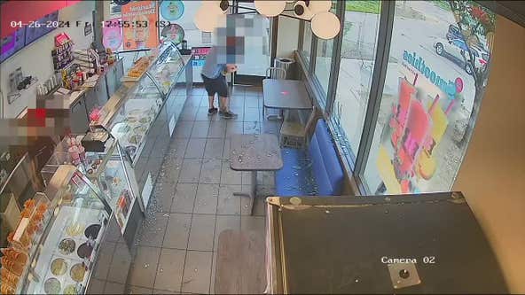 RAW: Man smashes ice cream shop window in San Jose