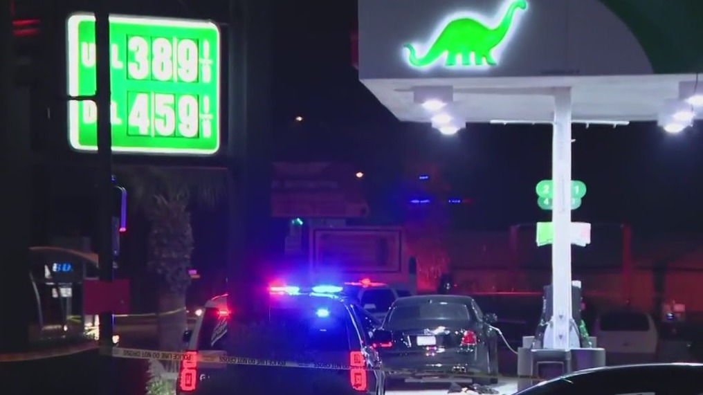 Phoenix gas station shooting leaves one dead