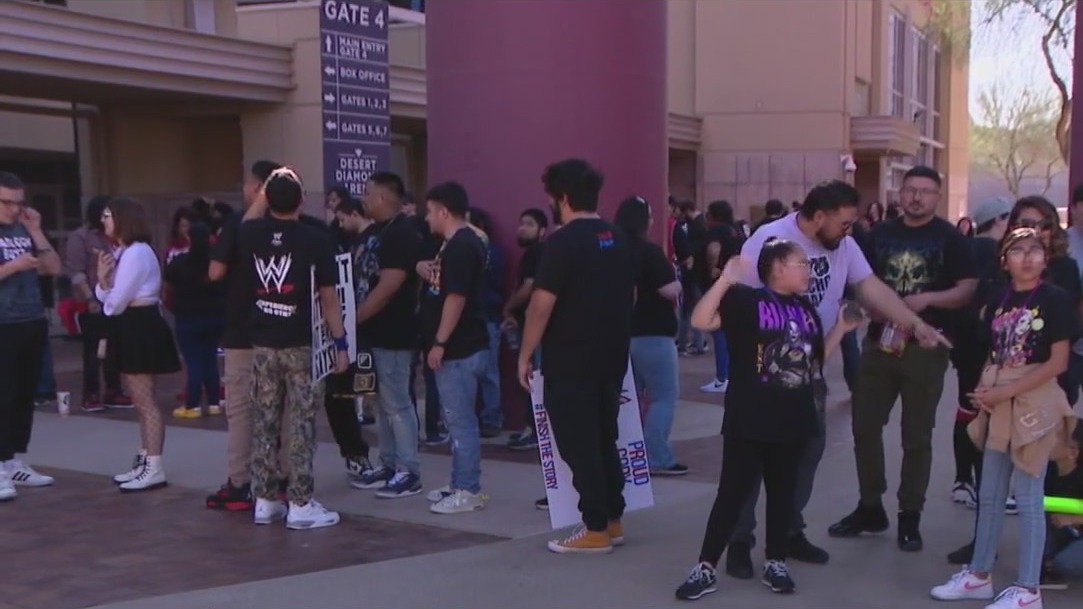 WWE SmackDown: Wrestling fans gather in Glendale