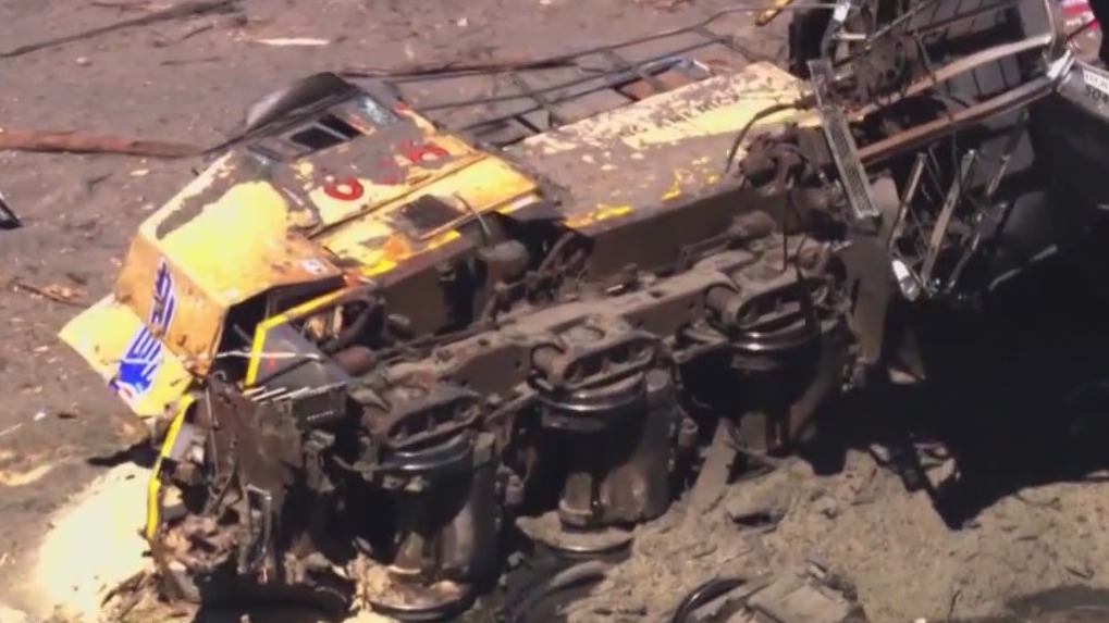 Train derails in Mojave Desert