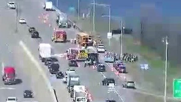 Students injured in Wisconsin bus crash [RAW]