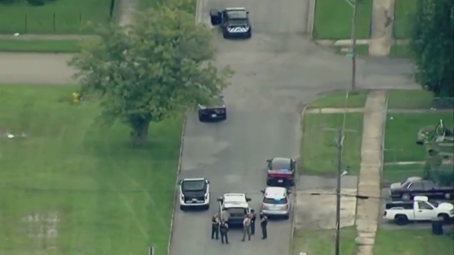 Suspect dead after suburban police standoff