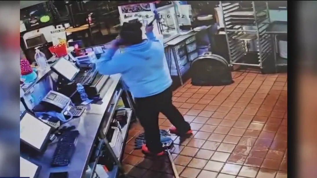 Oakland pizzeria workers fight back, fend off robbery attempt