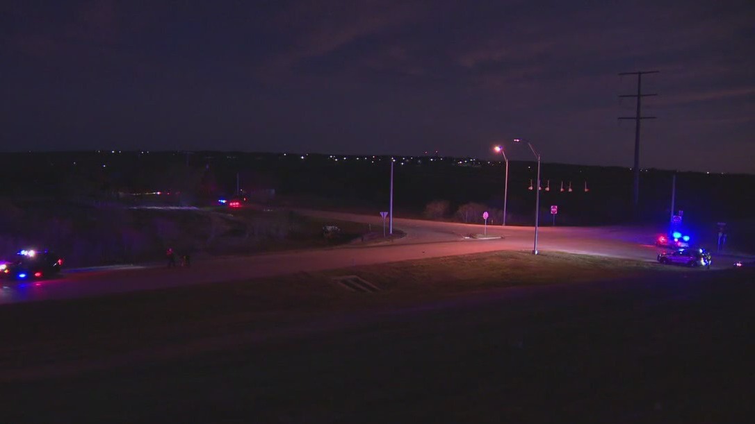 4 killed in southeast Travis County crash