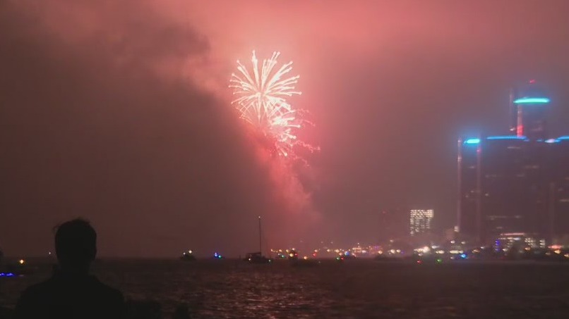 Light rain and cloudy conditions can't dampen Detroit Fireworks fun