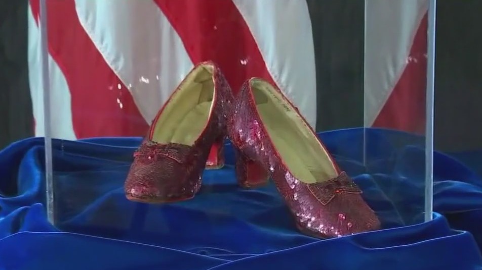 Iconic 'The Wizard of Oz' ruby slipper returned