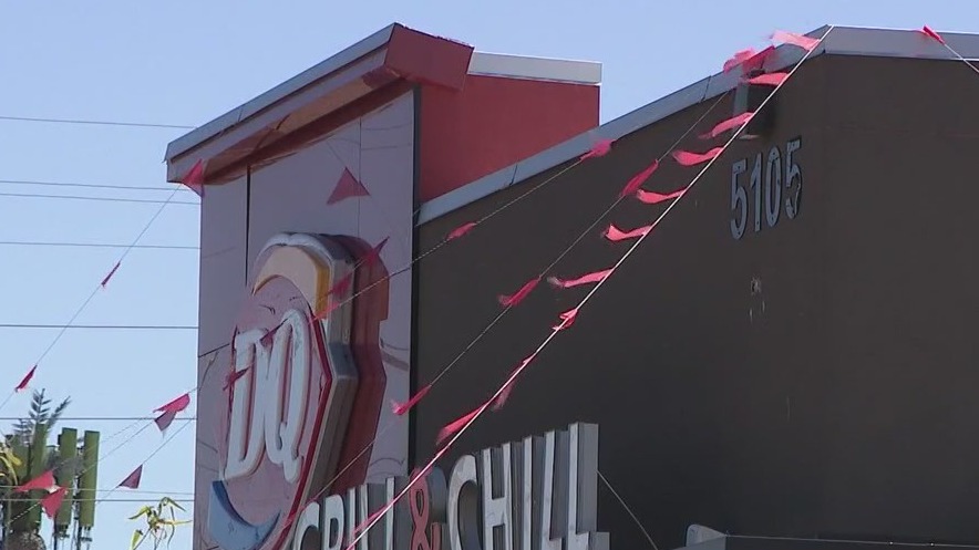 Giant red spoon stolen from a Phoenix Dairy Queen, police say