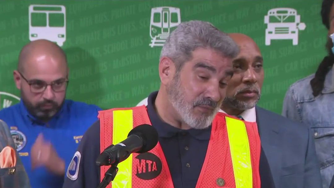 MTA worker honored for saving man