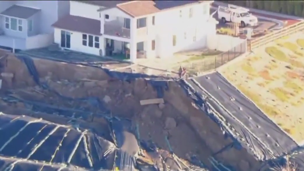 Santa Clarita landslide threatens multiple homes