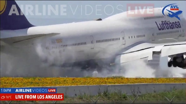 Boeing 747 bounces on LAX runway