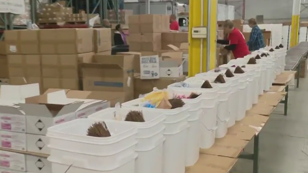 Salvation Army packs emergency flood kits for Chicago area