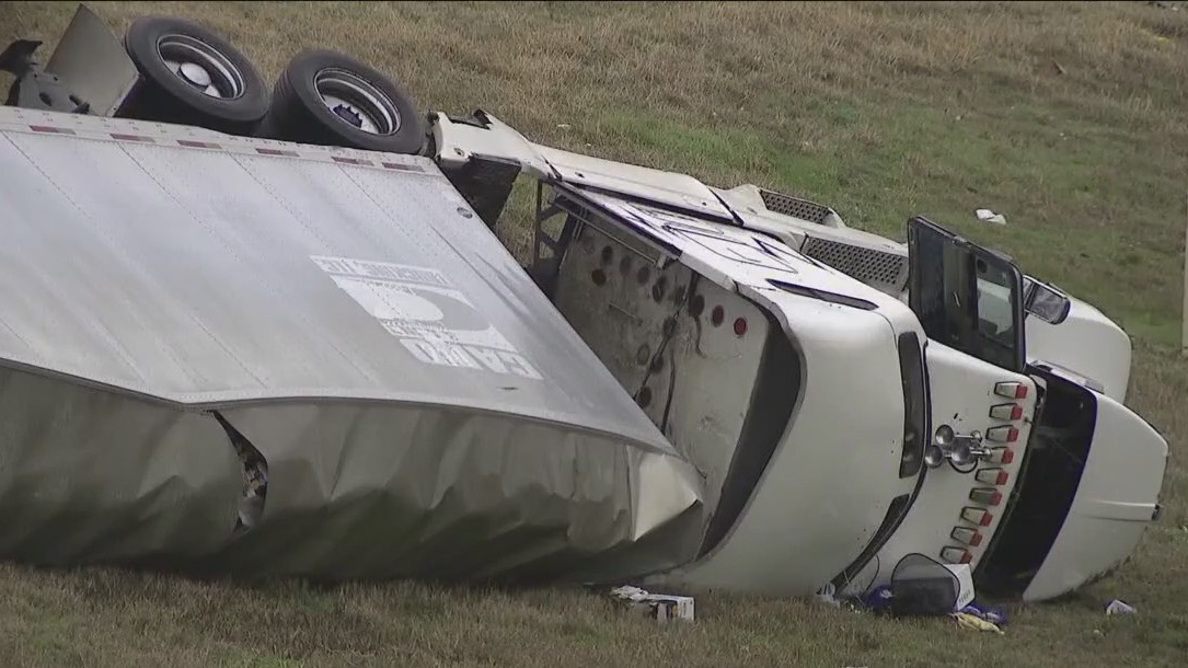 Travis County deputy pinned under 18-wheeler tire while assisting another driver, sheriff says