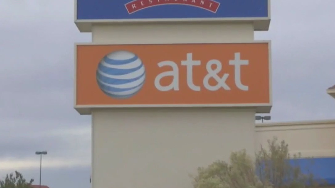 AT&T outage: Cell phone users, 911 impacted