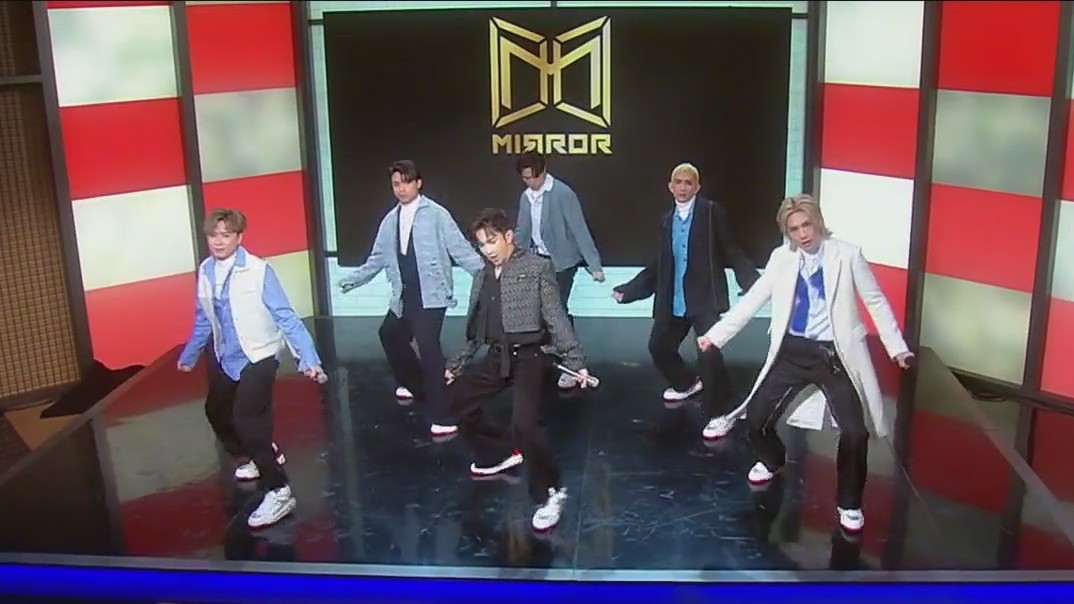 Mirror performs 'Day 0'