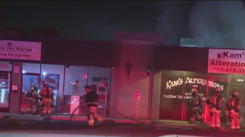Fire breaks out at Phoenix strip mall; no injuries reported
