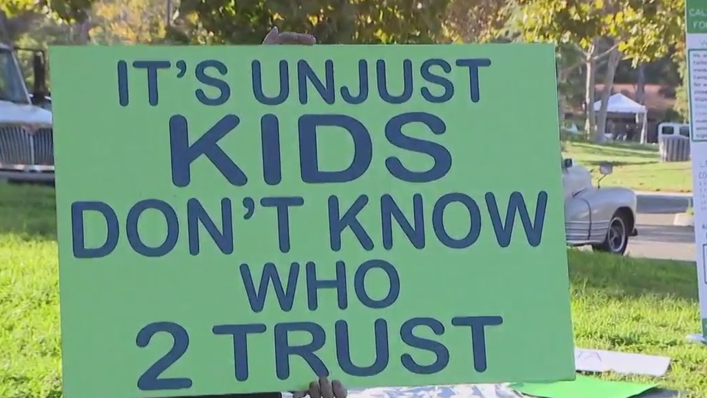 Simi Valley rallies for parents' rights