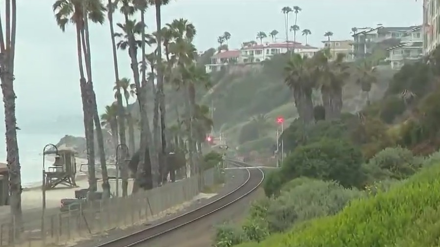 Rail service resumes after San Clemente landslide