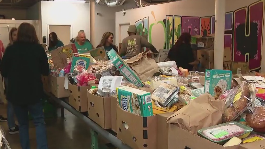 Carvana hosts food drive to help feed Valley families