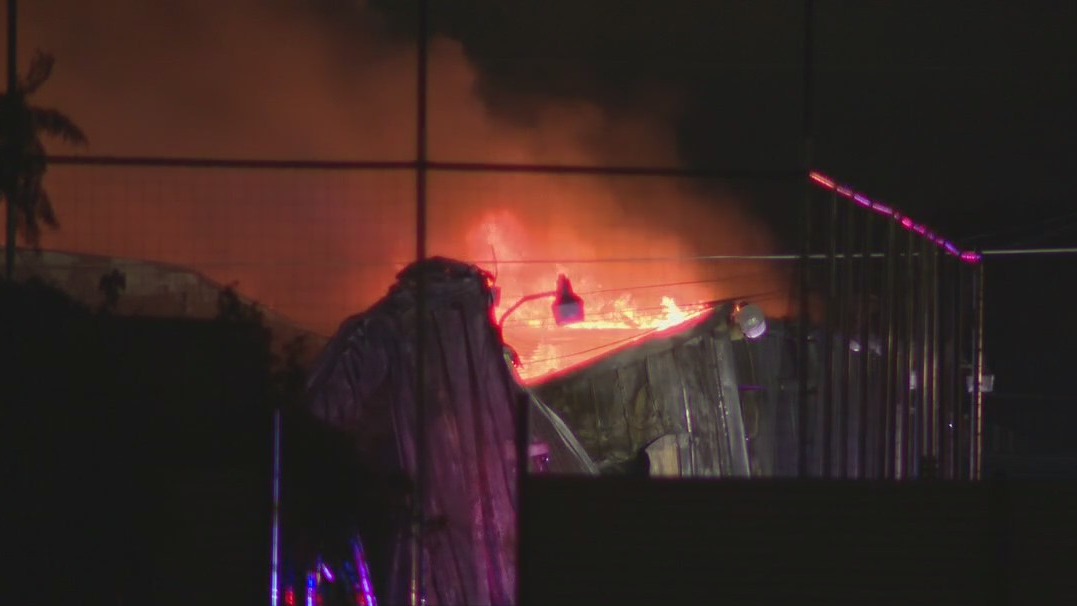 Warehouse fire in South Austin under investigation by AFD