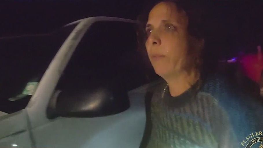Woman tries to stab sleeping ex-husband: Deputies
