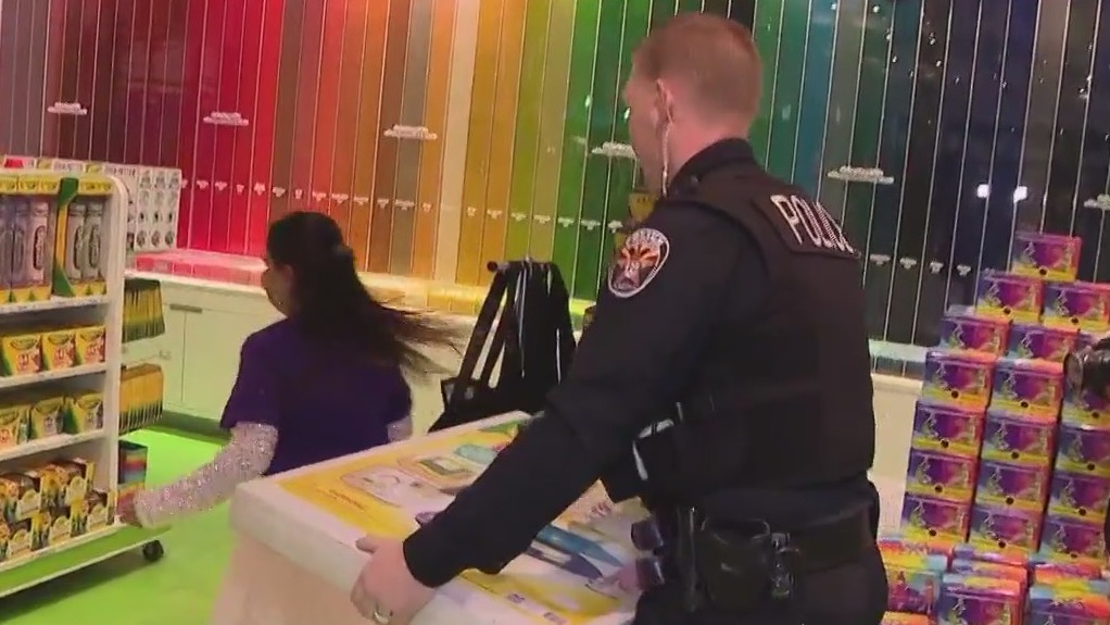 Chandler Police shops with kids at the Crayola Experience