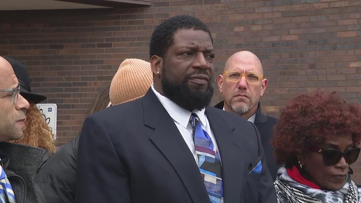 Family of Dexter Reed files lawsuit against City of Chicago, officers involved in deadly shootout