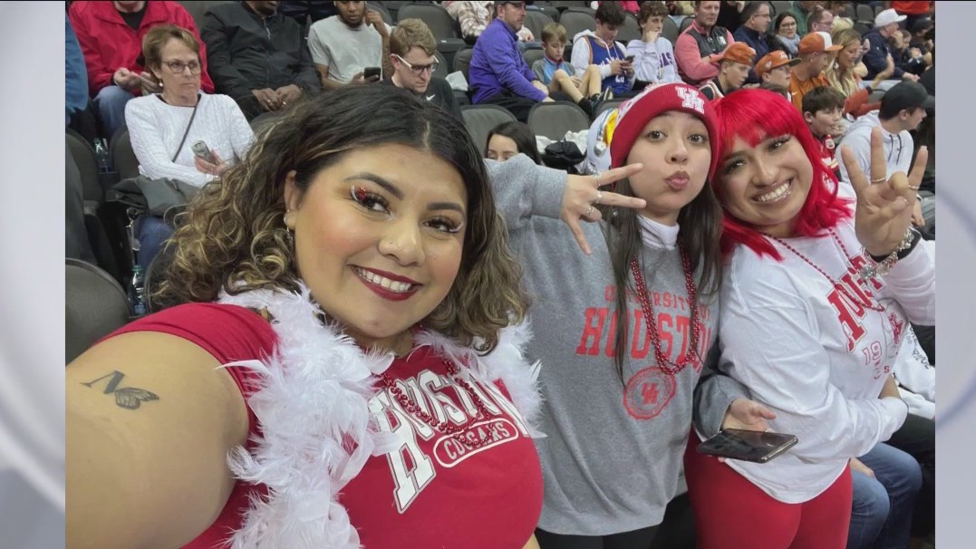 UH students travel to Kansas City to cheer on Cougars in the Sweet 16