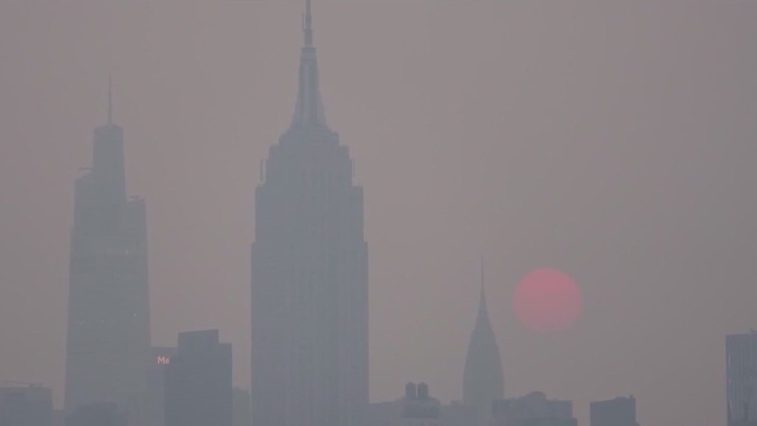 Smoke from Canadian wildfires envelops NYC