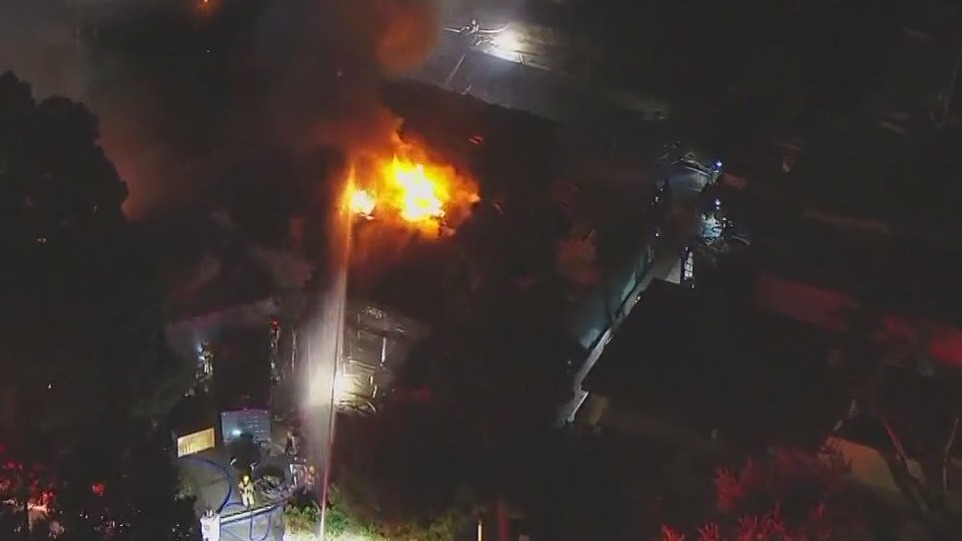 Fire ignites at Beverly Hills mansion