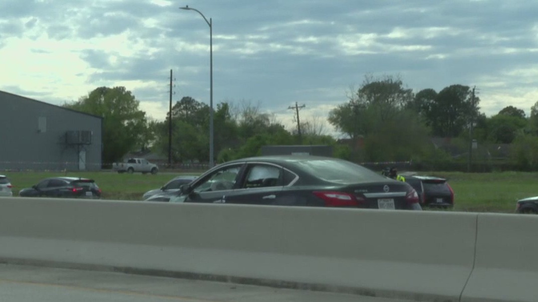 Driver shot, crashes on Fort Bend Parkway Toll Road