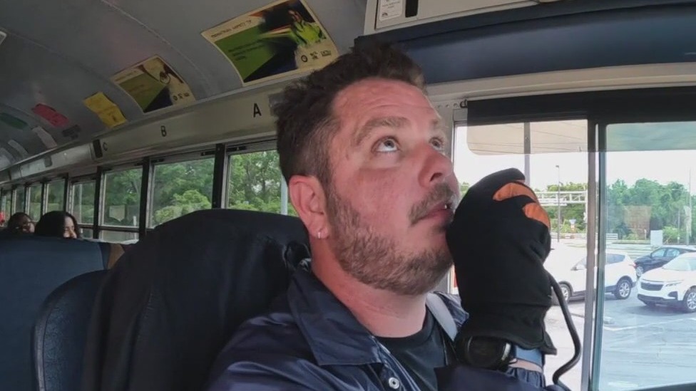 Florida Bus Driver spreads joy