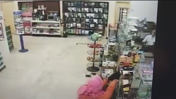 Leesburg store clerk killed during robbery