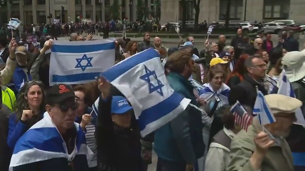 Crowds rally in downtown Chicago to celebrate the founding of Israel amid Palestinian protest
