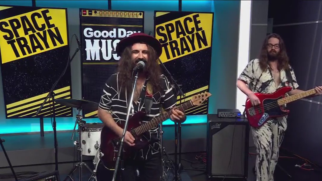 Space Trayn performs 'All Aboard (the Space Trayn)'