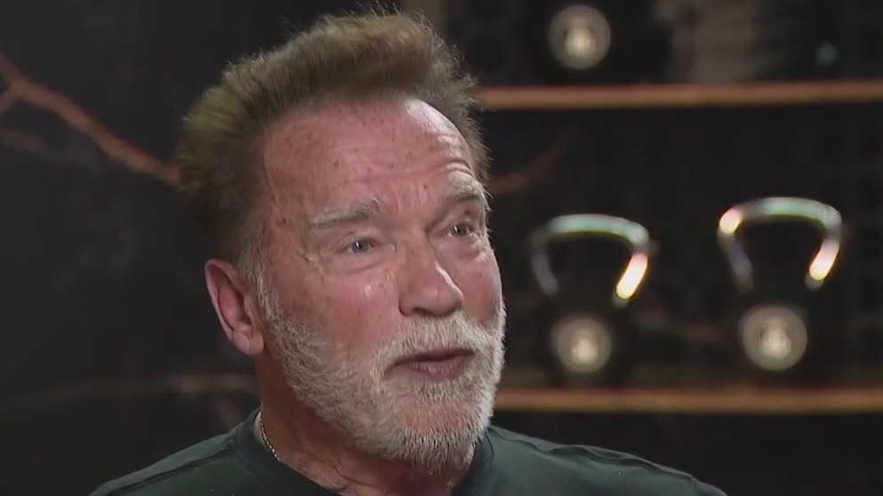 Schwarzenegger meets with families of Israeli hostages