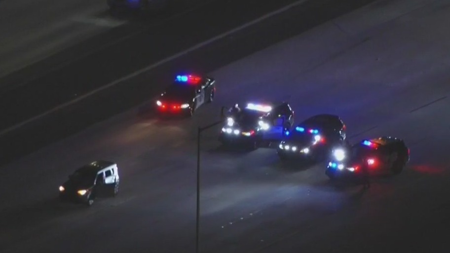 Police chase backs up 210 Freeway