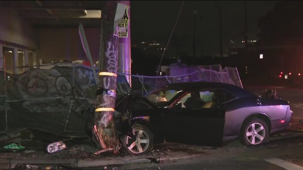 Car chase, crash in Oakland leads to power outage