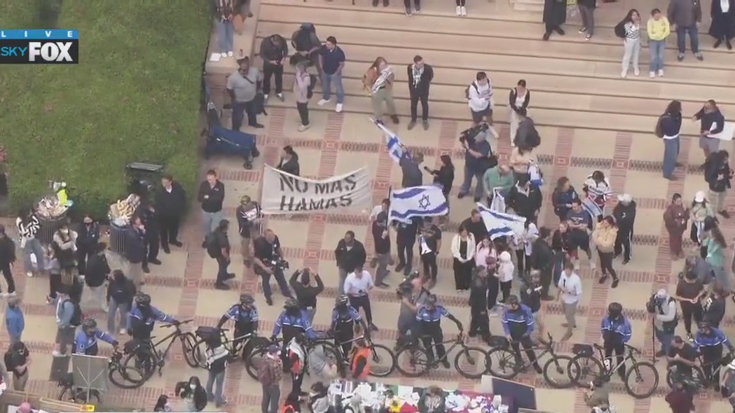 Pro-Israel protesters walk up to pro-Palestine supporters