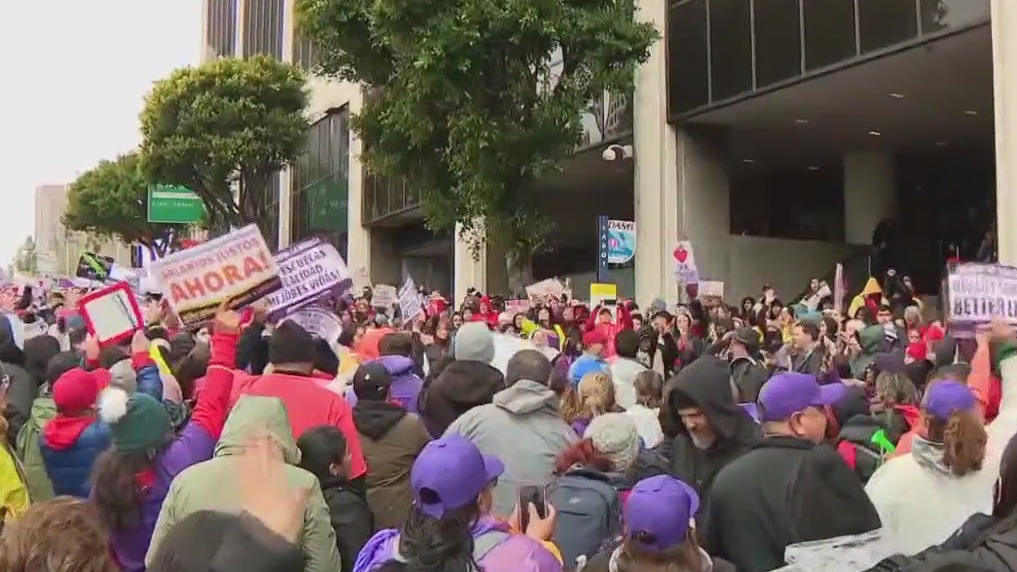 LAUSD strike enters day 2